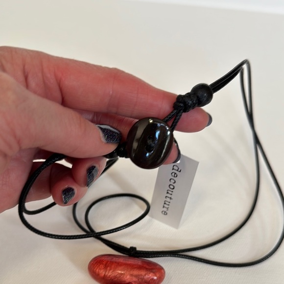 NWT Decouture Geometric Red and Black Necklace with Lattice Pendant - Picture 3 of 9